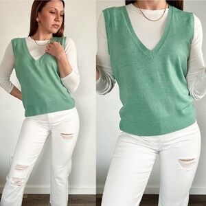 New York & Company Light Green V-Neck Sweater Vest size medium